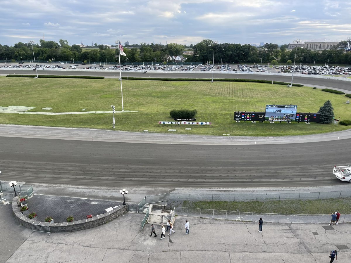 Back on the 🎤 <a href="/YonkersRaceway/">Yonkers Raceway</a> after a two year layoff.