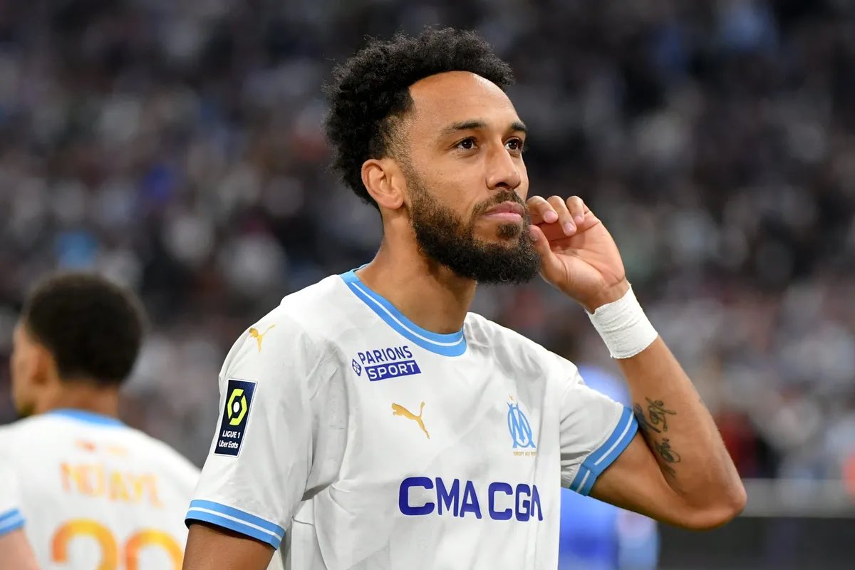 EditoMarseille's tweet image. 🚨💣#MercatOM : Pierre-Émrick #Aubameyang 🇬🇦 devrait arriver lundi ou mardi à #Marseille avant de rejoindre le groupe aux Pays-Bas !!! 💙🤍 

#TeamOM 

🗞️ @lequipe