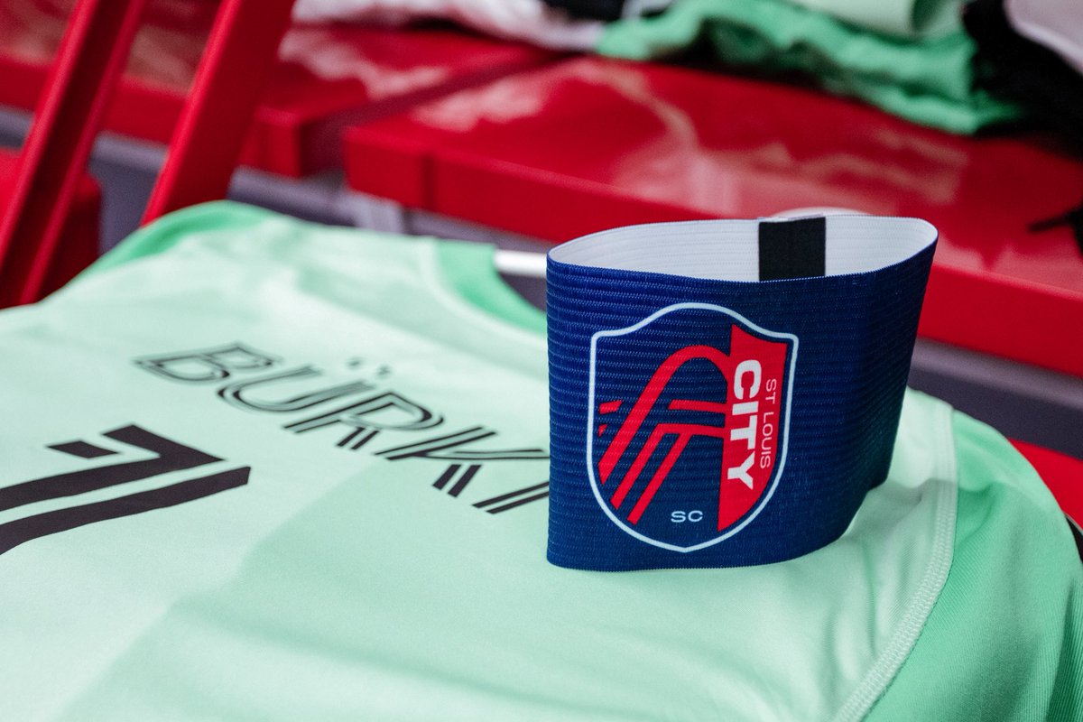 For the crest 🤍

#AllForCITY x <a href="/Purina/">Purina</a>