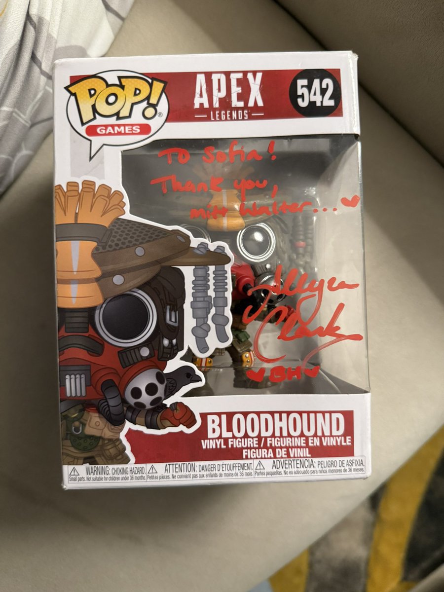 osbcrne's tweet image. all the apex va’s i met today are all super sweet :,) so so happy i got to share my art with them! also i gave them all my card so i have to not tweet unhinged stuff now lol