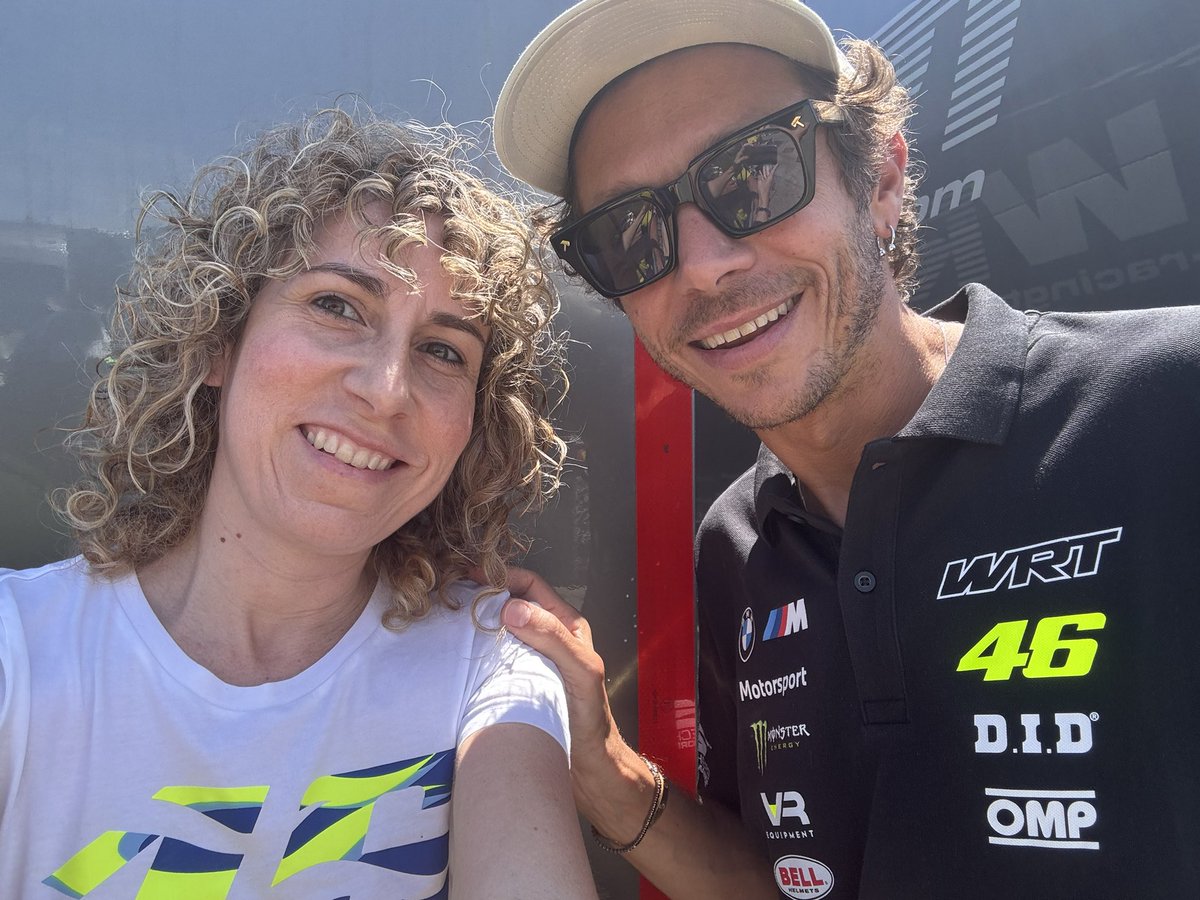7Llum's tweet photo. @ValeYellow46 Grazie Vale!!! E stato bellissimo. Domani di più!!! https://t.co/h109aRTh78