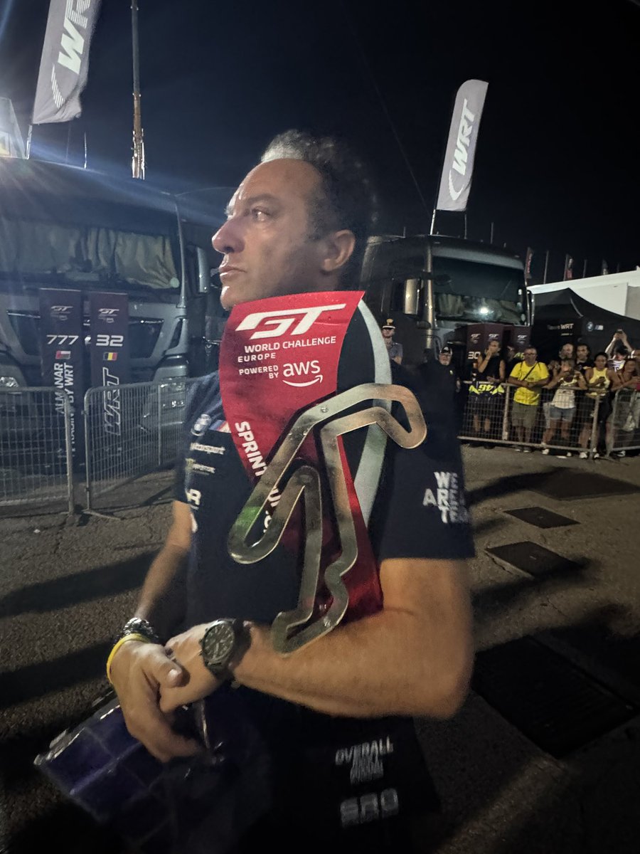 7Llum's tweet photo. @ValeYellow46 Grazie Vale!!! E stato bellissimo. Domani di più!!! https://t.co/h109aRTh78
