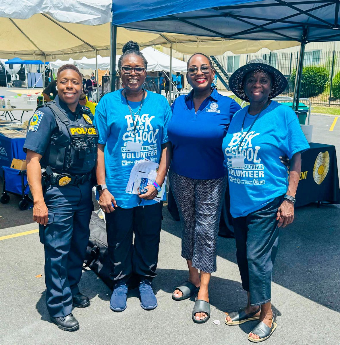 RepNikema's tweet image. #TeamNikema visited Lake City to help constituents connect with resources and get answers to their questions and concerns.
My team and I are always here to serve the people of the #FightingFifth. Reach out to my District Office if we can assist you with any federal agency or if…