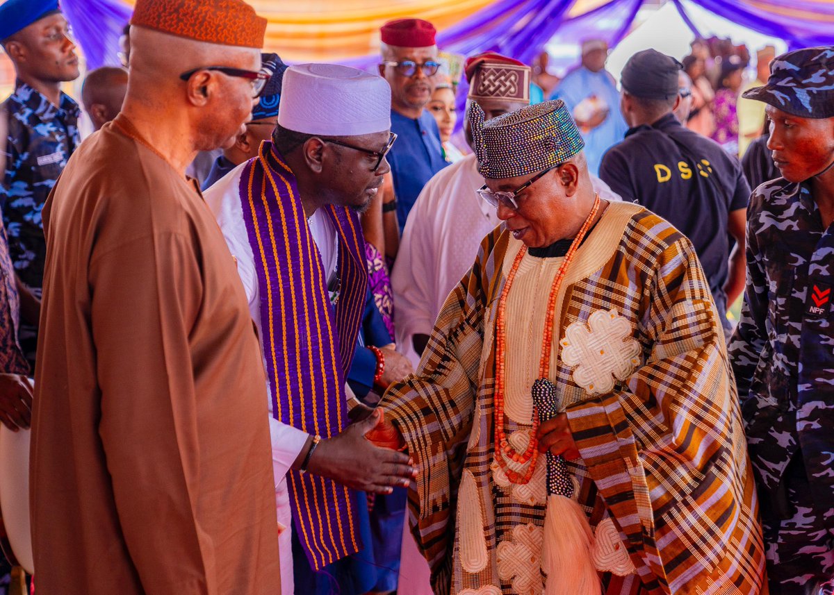 ayowisdom_'s tweet image. Today, I had the honour of joining sons and daughters of Akure Kingdom, as well as friends and well-wishers from far and near, to celebrate a remarkable milestone — the 10th coronation anniversary of His Imperial Majesty, Oba (Dr.) Aladetoyinbo Ogunlade Aladelusi, CFR, the Deji…