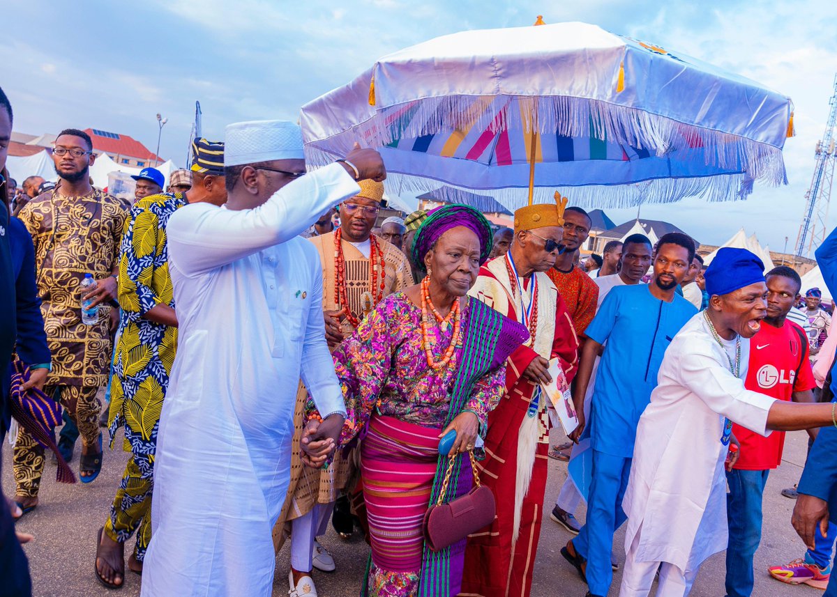 ayowisdom_'s tweet image. Today, I had the honour of joining sons and daughters of Akure Kingdom, as well as friends and well-wishers from far and near, to celebrate a remarkable milestone — the 10th coronation anniversary of His Imperial Majesty, Oba (Dr.) Aladetoyinbo Ogunlade Aladelusi, CFR, the Deji…