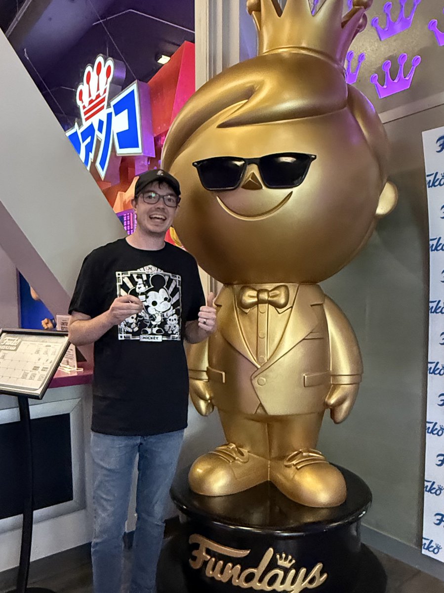 That_BriGuy's tweet image. Day 19 wearing an @OriginalFunko shirt everyday this month.

Today we are live with Mickey Mouse  from the happiest place in Everett, WA! Funko HQ! 

#FunkoSodaSaturday #Funko #FunkoFashion #Disney #FreddyFunko