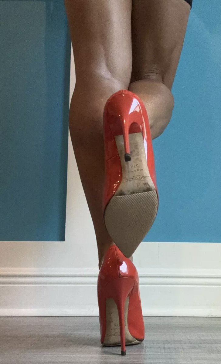 Highheelgirl8's tweet photo. #SaturdayNightsMainEvent 💋👠💋👠 https://t.co/cHOKt8gGIq