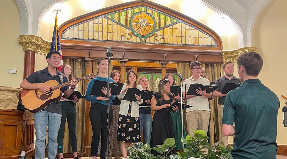 Baylor's tweet image. Baylor students have been all over the world this summer on @BUMissions trips -- serving, praying & sharing the Gospel! ๐ป๐โ๏ธ