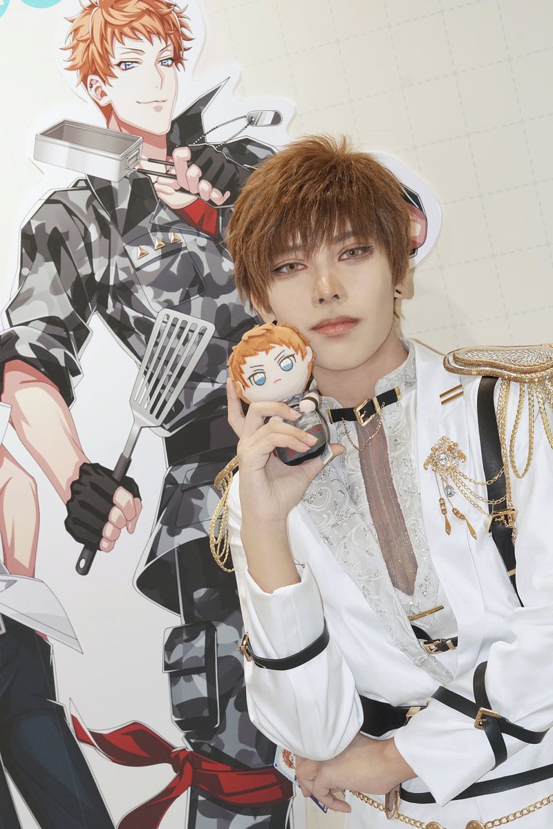 แสร้งว่าคอสริโอ ได้แหละ555ฟิน ผมตัวเท่าไหล่เขาเองอะ