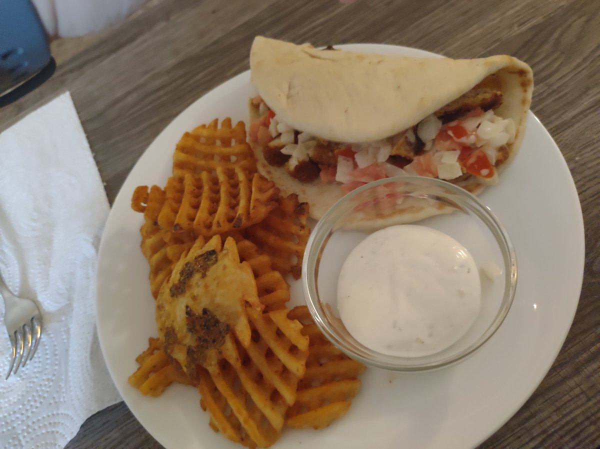 kimmaylou's tweet image. You guys. I may have finally done it. I may have finally recreated, to the best of my ability, the Cajun Chicken Sandwich and Waffle fries from Vango's in Marquette. If you know, you know. It is SO GOOD!
#cookingathome #dinnerathome #cajunchickensandwich #yummy