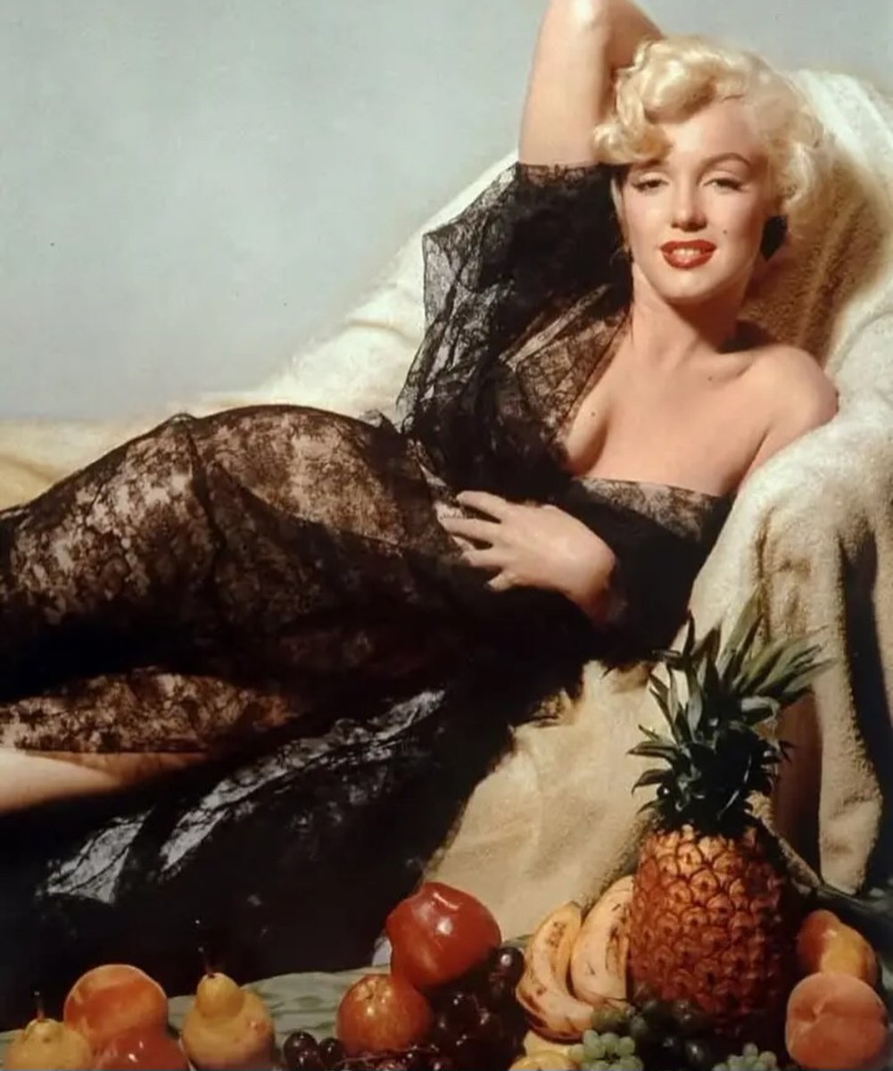 MarilynDiary's tweet image. Marilyn Monroe publicity still from 1952.