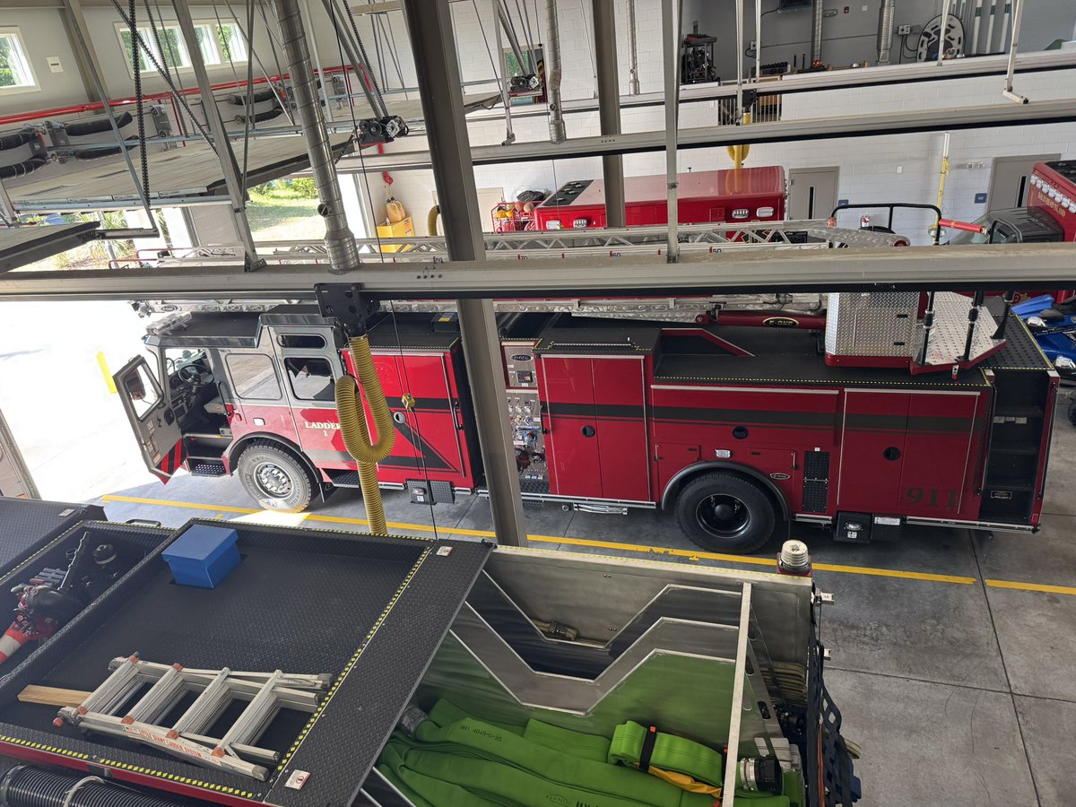 EthanClarkWX's tweet image. I had a great visit today with @VillageBHI Public Safety Department. We discussed severe weather/hurricane preparedness and how the coast is getting ready. I enjoyed touring the station and checking out the new trucks! Now is the time to be prepared! #ncwx