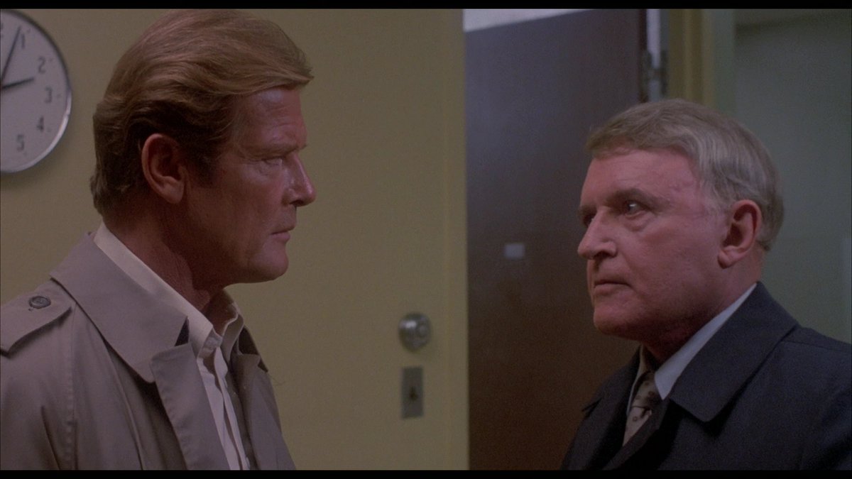 SelectWomanTaft's tweet image. Cannon Films’ The Naked Face (1984) stars post-Octopussy Sir Roger Moore as a Chicago shrink hounded by a killer.
Mildly engrossing but slow. Worthwhile for its cast: Rod Steiger, Art Carney, Anne Archer, David “Felix Leiter” Hedison, and dumb Elliott Gould.
👵🏼🍿