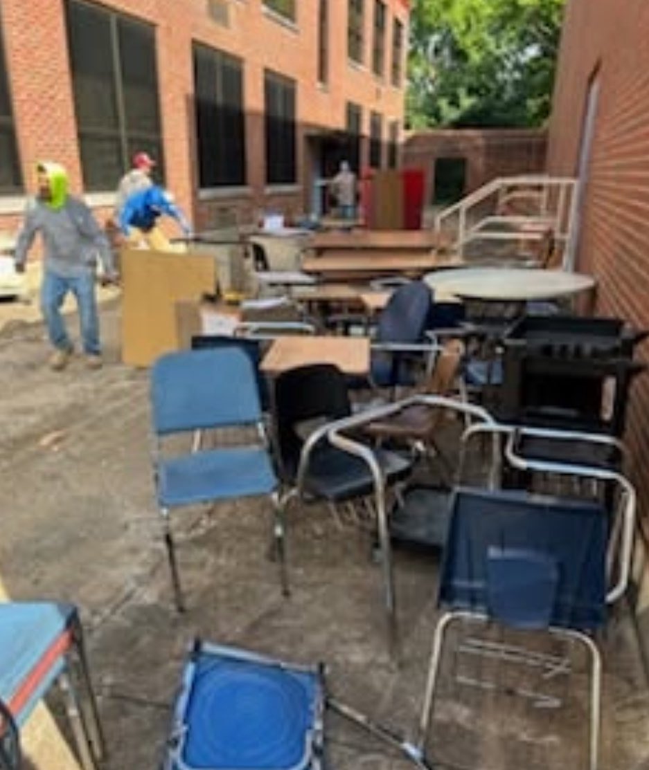xAIMemphis's tweet image. xAI spent the day cleaning debris and trash at Westwood High School and John P. Freeman today. We employ local businesses to help us do the work 🦾.