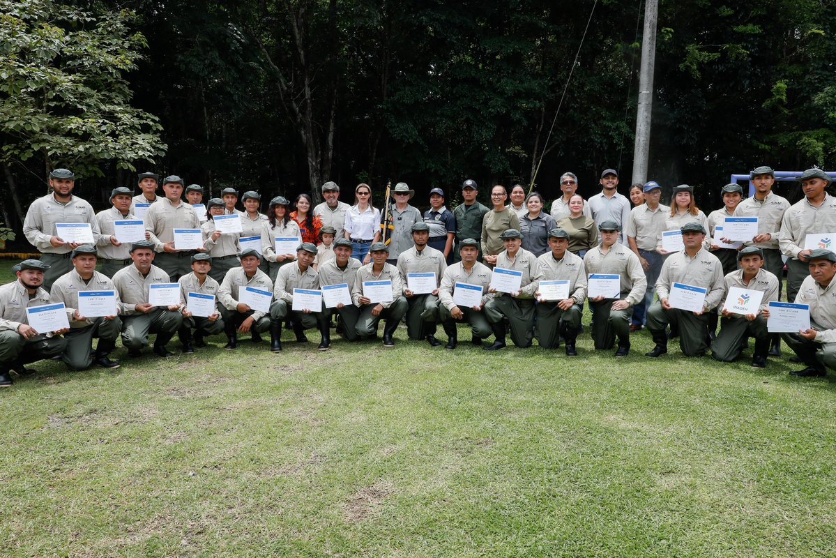 InadehOficial's tweet image. Hoy, @MiAmbientePma e @InadehOficial entregan al país 29 nuevos guardianes de la naturaleza provenientes de Coclé y Herrera, gracias a nuestro séptimo curso de guardaparques.
#ConPasoFirme