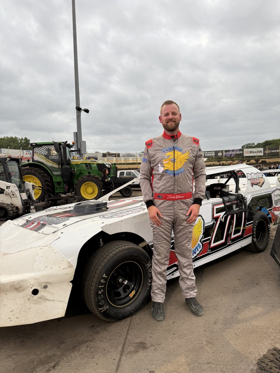HusetsSpeedway's tweet image. Heat race winners for the Nordstrom's Automotive LMSS🔥
Heat #1 - #71x Zach Olivier
Heat #2 - #33 Garet Deboer
Heat #3 - #45 Craig Hanisch
#HeatRaces #RaceReady #LMSS