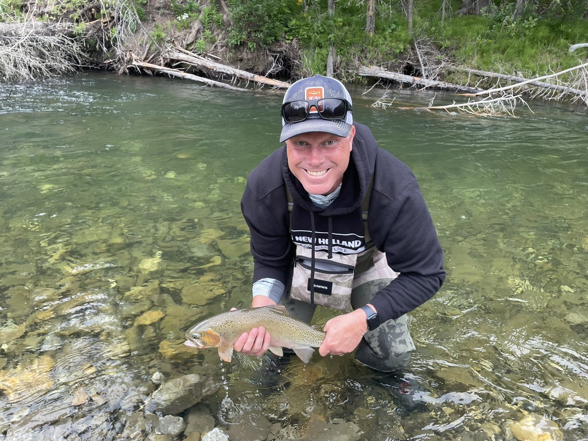 CR9090JK's tweet image. Had a great day fishing on the Eastern Slopes of the Rocky Mountains. Probably the biggest Cut Throat caught in Alberta today 馃槣