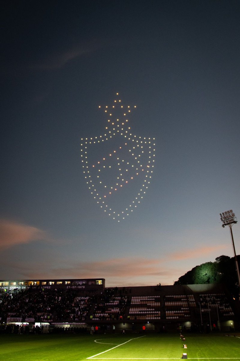 caplatense's tweet image. 𝐂𝐥𝐮𝐛 𝐀𝐭𝐥𝐞́𝐭𝐢𝐜𝐨 𝐏𝐥𝐚𝐭𝐞𝐧𝐬𝐞 campeón 2025 🏆🤍

Y el cielo lo sabe.

#VamosCalamares🦑