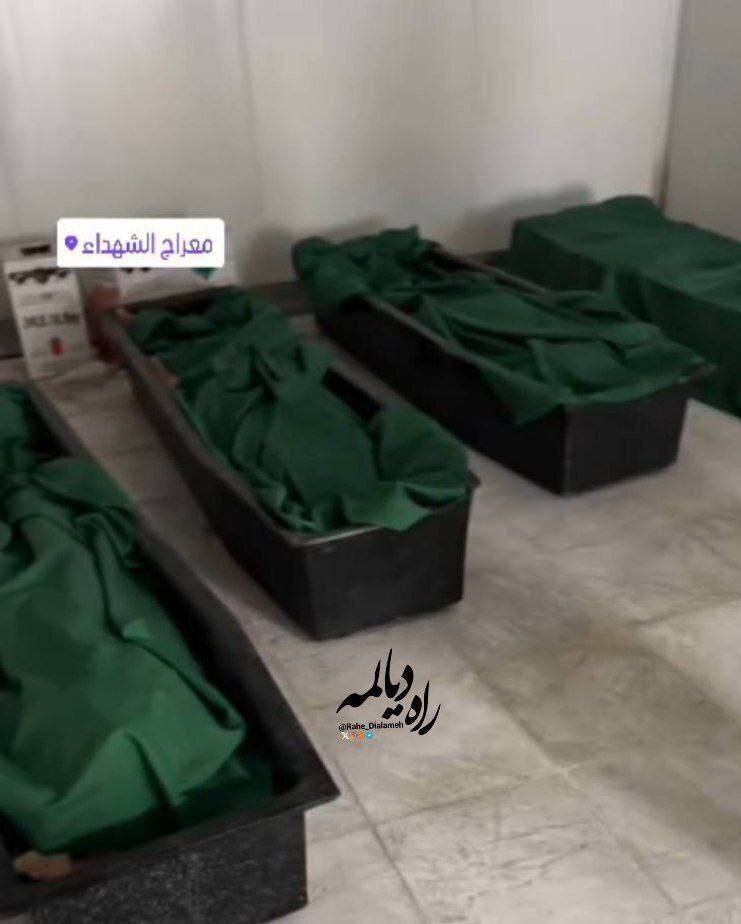 Rasooleiran's tweet image. نکته بسیار لذت بخش در مورد کشته شدن فرماندهان سپاه اینه که بدنهاشون سالمه و به نظر میاد زیر آوار و شاید بر اثر خفگی ریغ رحمت رو سرکشیدن و مرگشون آنی نبوده!
من هنوز هم میرم این عکسها رو نگاه میکنم و حال میکنم