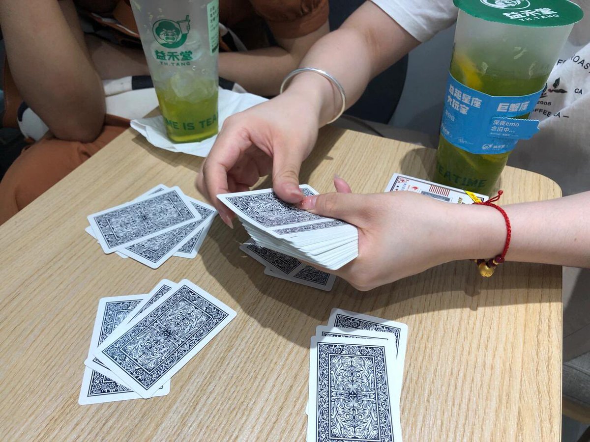 RoxyViolet22563's tweet photo. 中午奶茶店打牌 #鄂尔多斯 https://t.co/fknqhdDzqf