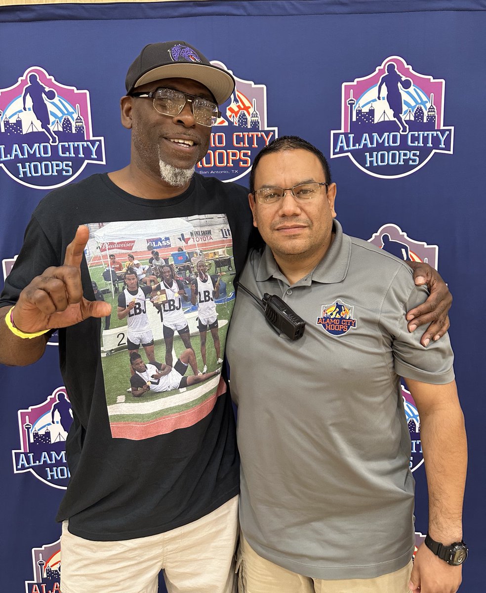 Alamo City Hoops (@alamocityhoops1) on Twitter photo 🏀Day 2 #SummerHoopsfest🏀
You have to pay respect to the OG’s
<a href="/RayJack21/">RayJackson</a>.
A pioneer & one of the best to ever come out of the #512 & Texas #BurgerBoy #McDAA #CenTX <a href="/JagsLBJ/">LBJ Running Jags Basketball</a> <a href="/umichbball/">Michigan Men's Basketball</a> #FabFive #AlamoCityHoops #IYKYK 🏀Day 2 #SummerHoopsfest🏀
You have to pay respect to the OG’s
<a href="/RayJack21/">RayJackson</a>.
A pioneer & one of the best to ever come out of the #512 & Texas #BurgerBoy #McDAA #CenTX <a href="/JagsLBJ/">LBJ Running Jags Basketball</a> <a href="/umichbball/">Michigan Men's Basketball</a> #FabFive #AlamoCityHoops #IYKYK