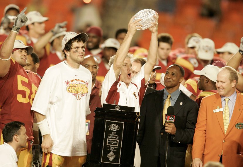 PacFight's tweet image. WOULD HAVE LOVED TO SEE THESE 2 PLAY IN 2004:
USC: 13-0
Average Margin of victory 25.2
QB1 Matt Leinart Heisman winner
Reggie Bush, LenDale White, Shaun Cody
HC Pete Carroll
Utah: 12-0
Average Margin of victory 25.8
QB1 Alex Smith #1 overall draft pick.
Morgan Scalley, Eric…
