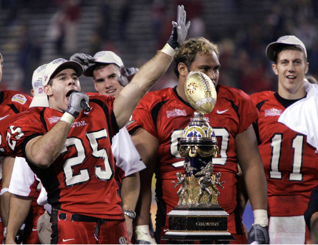 PacFight's tweet image. WOULD HAVE LOVED TO SEE THESE 2 PLAY IN 2004:
USC: 13-0
Average Margin of victory 25.2
QB1 Matt Leinart Heisman winner
Reggie Bush, LenDale White, Shaun Cody
HC Pete Carroll
Utah: 12-0
Average Margin of victory 25.8
QB1 Alex Smith #1 overall draft pick.
Morgan Scalley, Eric…