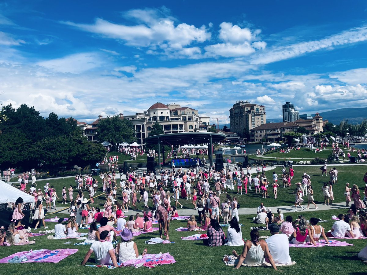 gavindew's tweet image. If you hold a multi-city event series called Rosé Disco, Kelowna is obviously going to be the best.
A great opportunity to break in the revitalized Waterfront Park stage while showcasing some amazing wineries.