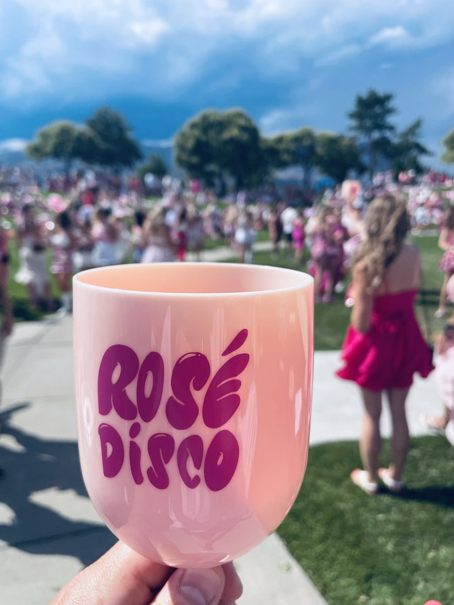 gavindew's tweet image. If you hold a multi-city event series called Rosé Disco, Kelowna is obviously going to be the best.
A great opportunity to break in the revitalized Waterfront Park stage while showcasing some amazing wineries.