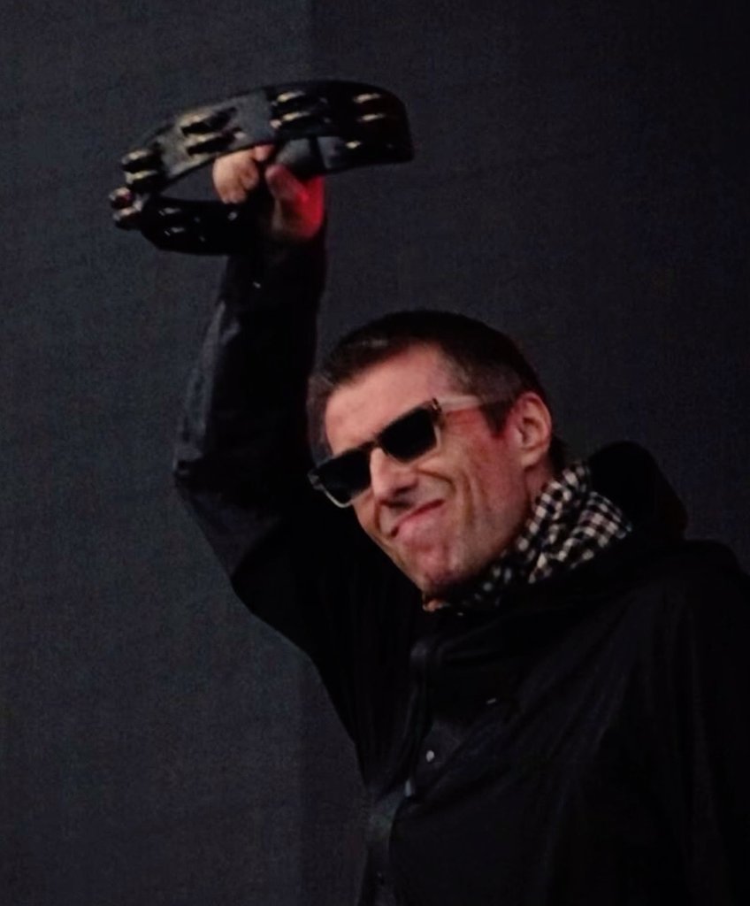 liamgdaily's tweet image. Liam Gallagher Saturday night in Manchester
馃摲keenybaby1