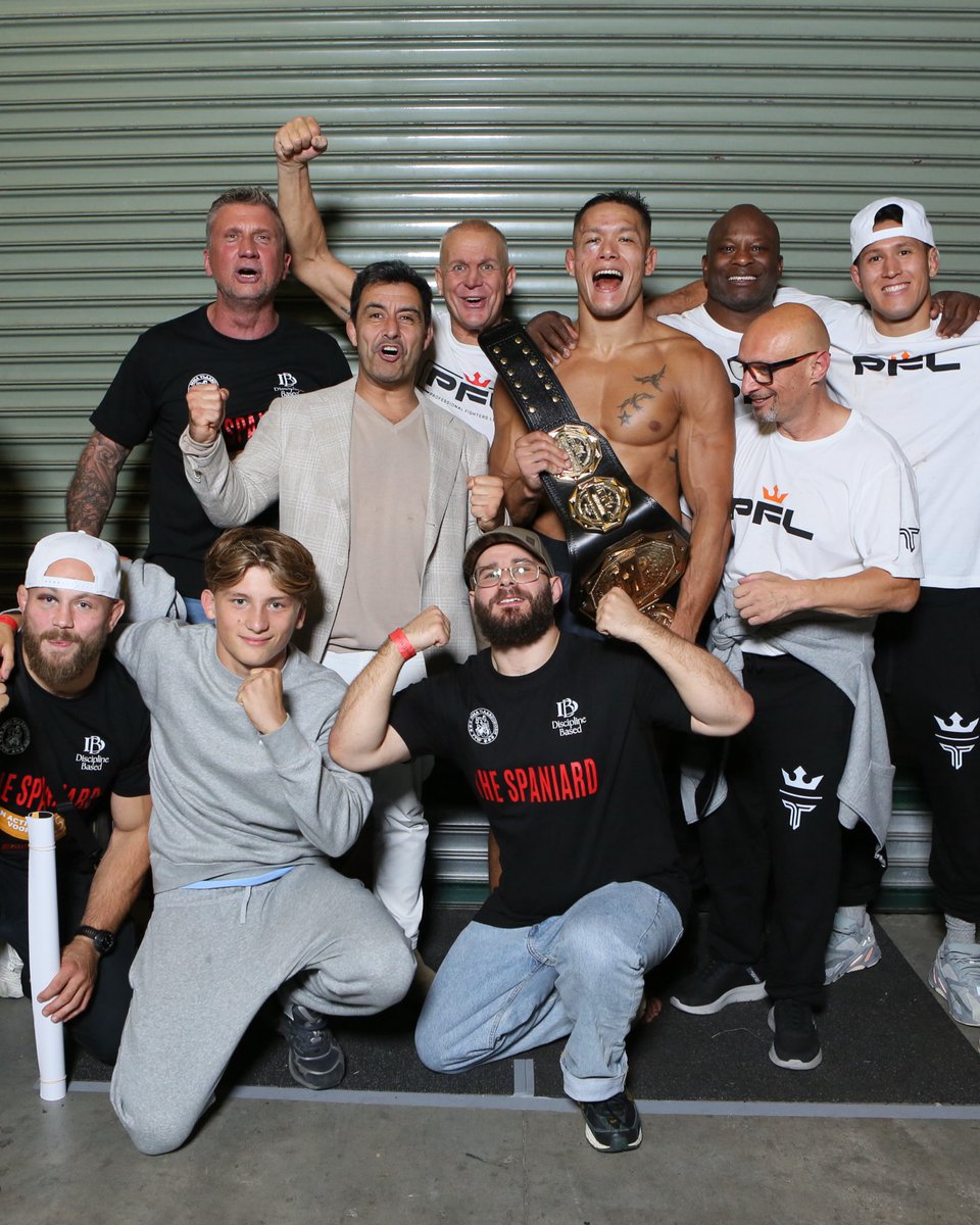 PFLMMA's tweet image. ๐ฝ๐ฐ๐ฝ๐จ ๐ฌ๐บ๐ท๐จร๐จ ๐ช๐ธ
Your new PFL Middleweight World Champion @_VanSteenis
#PFLCapeTown ๐ฟ๐ฆ