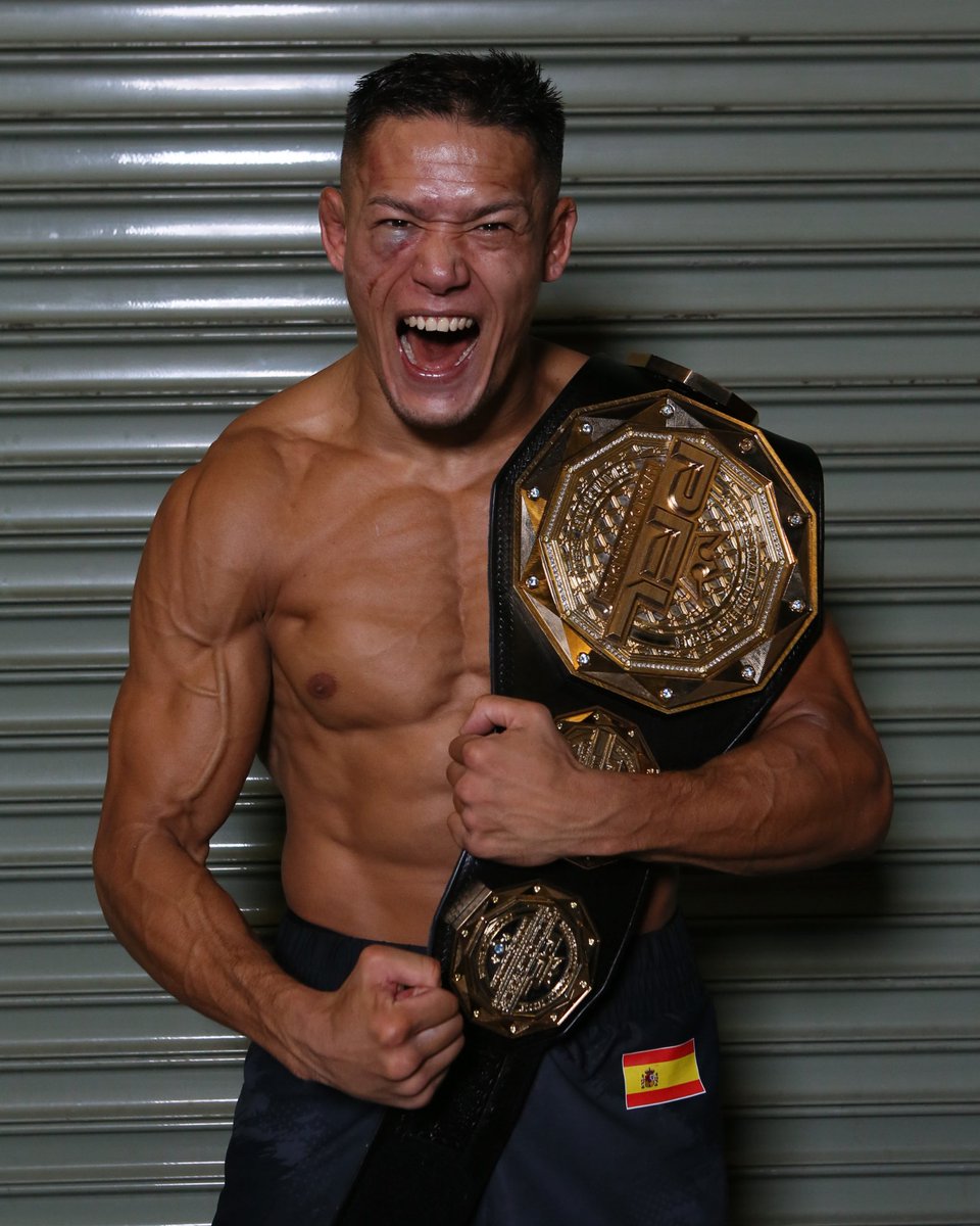 PFLMMA's tweet image. ๐ฝ๐ฐ๐ฝ๐จ ๐ฌ๐บ๐ท๐จร๐จ ๐ช๐ธ
Your new PFL Middleweight World Champion @_VanSteenis
#PFLCapeTown ๐ฟ๐ฆ