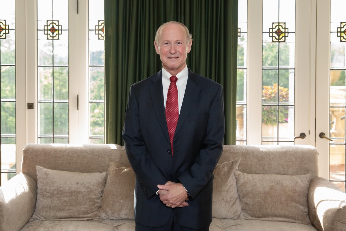 MayoClinicNeuro's tweet image. Recently, the Neurosurgery Department had a heartfelt evening honoring Dr. Atkinson's career and achievements at Mayo Clinic. Dr. Atkinson was surrounded by family and friends to share memories, laughter, and gratitude for his 31-year dedication.
