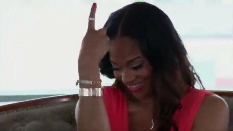 TaylorKsCalves's tweet image. Gaga showing fans that if they make her songs go viral she might perform them live and thus incentivizing them to work so even more of her songs go viral….. the mind of a MASTERMIND.