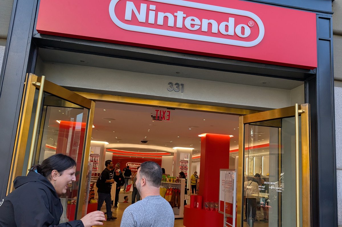 Pookadoodles1's tweet image. In line for the SF Nintendo store, anyone need anything? #nintendo