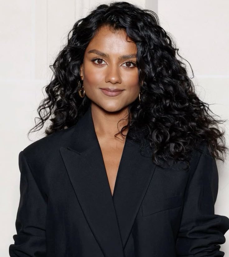 BigChalIenge's tweet image. 5º lugar- Simone Ashley (@simoneashbc)