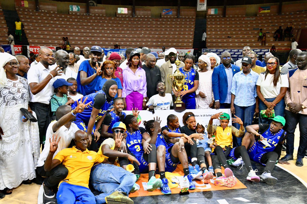 elmaalignjaay's tweet image. Ce samedi 19 juillet, j’ai eu l’honneur de présider la finale de la Coupe du Sénégal de basket-ball féminin opposant le DUC à l’ASC Ville de Dakar.
Ma présence, aux côtés de mes collègues députés, témoigne de notre engagement en faveur du sport féminin, véritable vecteur de…