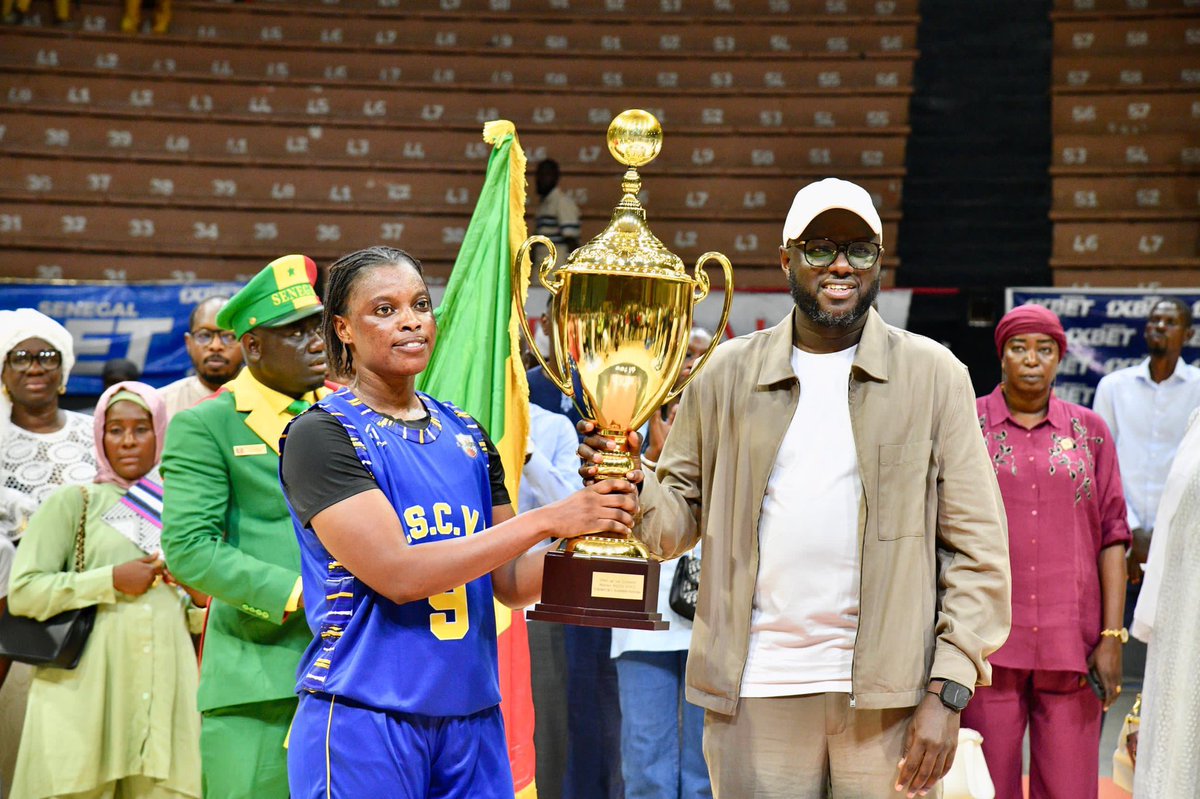 elmaalignjaay's tweet image. Ce samedi 19 juillet, j’ai eu l’honneur de présider la finale de la Coupe du Sénégal de basket-ball féminin opposant le DUC à l’ASC Ville de Dakar.
Ma présence, aux côtés de mes collègues députés, témoigne de notre engagement en faveur du sport féminin, véritable vecteur de…