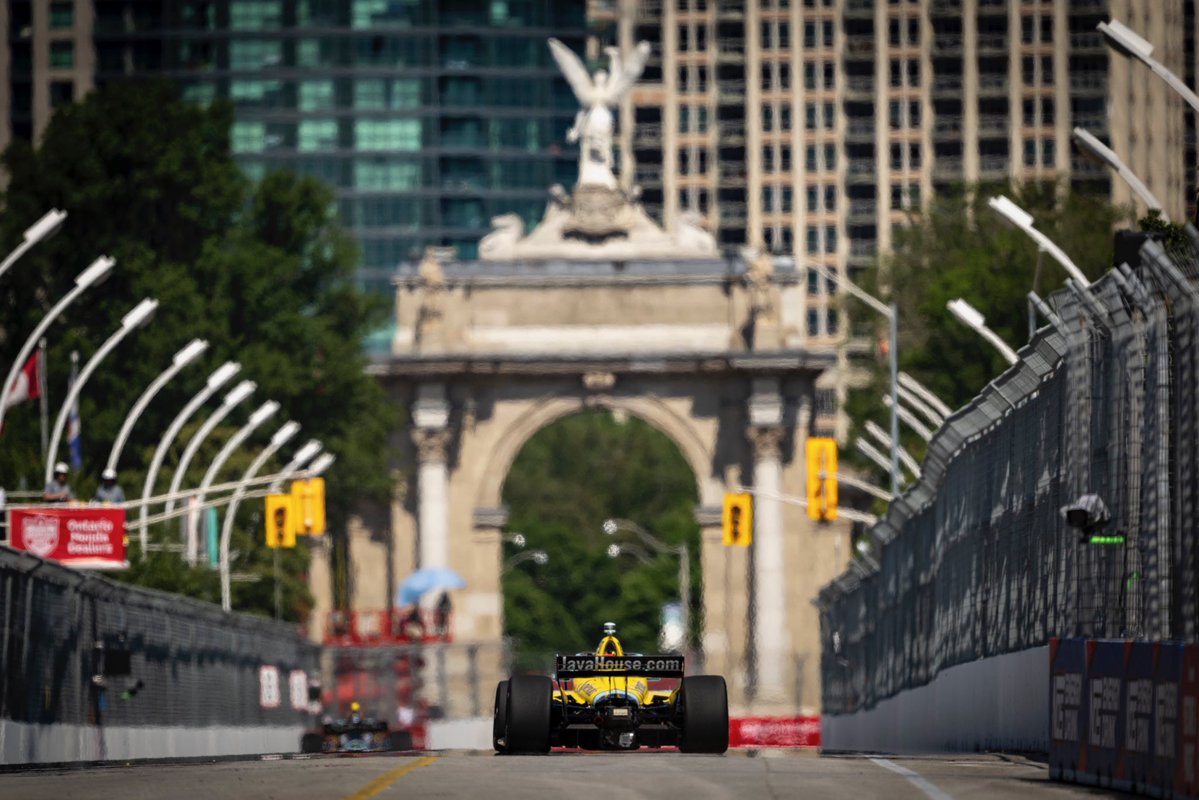 AlexanderRossi's tweet image. Eyes on tomorrow. Those biggest mover trophies look cool…