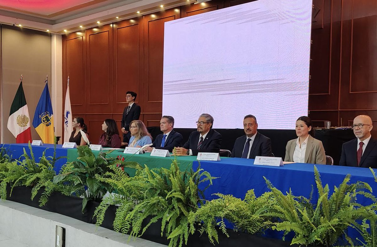 🔬 El ISSSTE Jalisco presente en la entrega del Premio Valentín Gómez Farías, reconociendo a quienes han hecho historia en la investigación médica en 🇲🇽.
Con la presencia del Dr. Ramiro López Elizalde y del Dr. David Sánchez González.
#ISSSTE #SaludPública  #ISSSTEJalisco