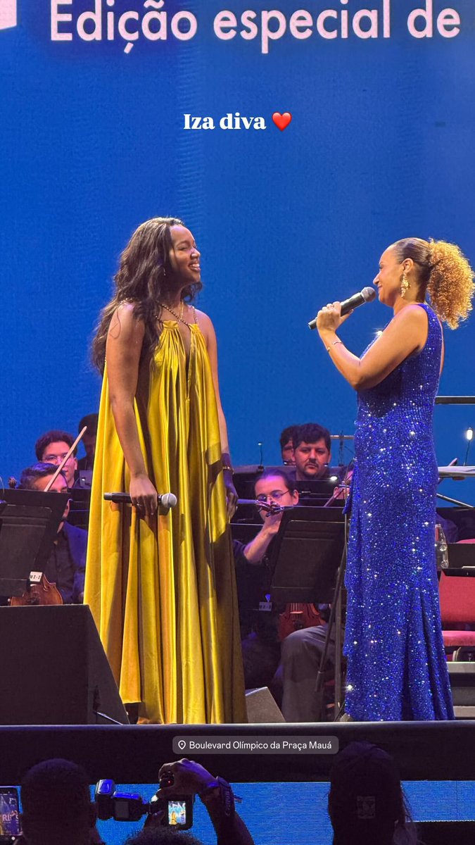 IZA no palco do Projeto Aquarius, no Rio de Janeiro. ✨️