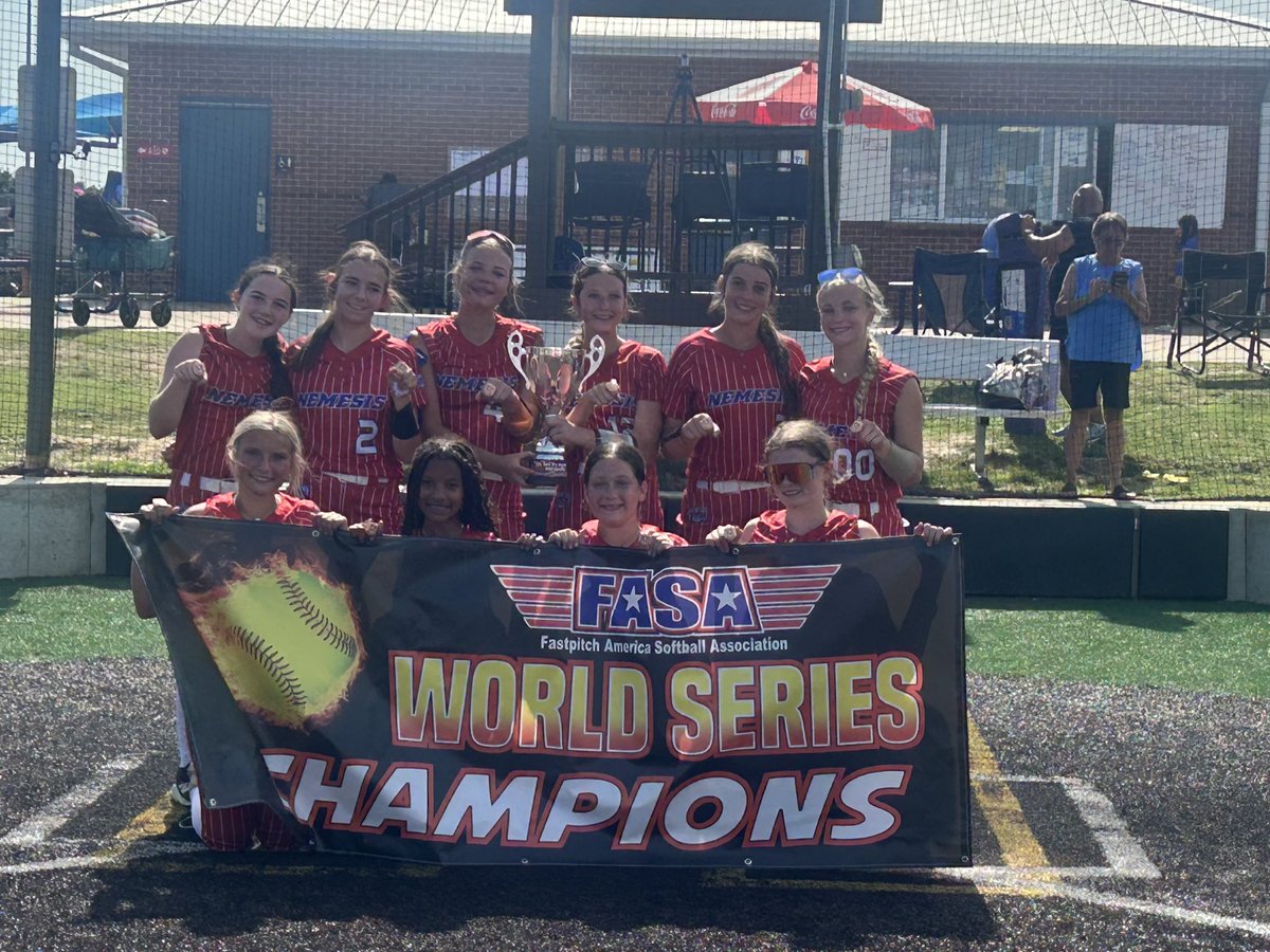 redwolfvoice's tweet image. So proud of Charlotte and her Arkansas Nemesis teammates. Went to Branson and won the 14U Open FASA World Series. Finished 48-18, winning their last 13 games of the season. 2nd straight year they’ve won a National Championship!