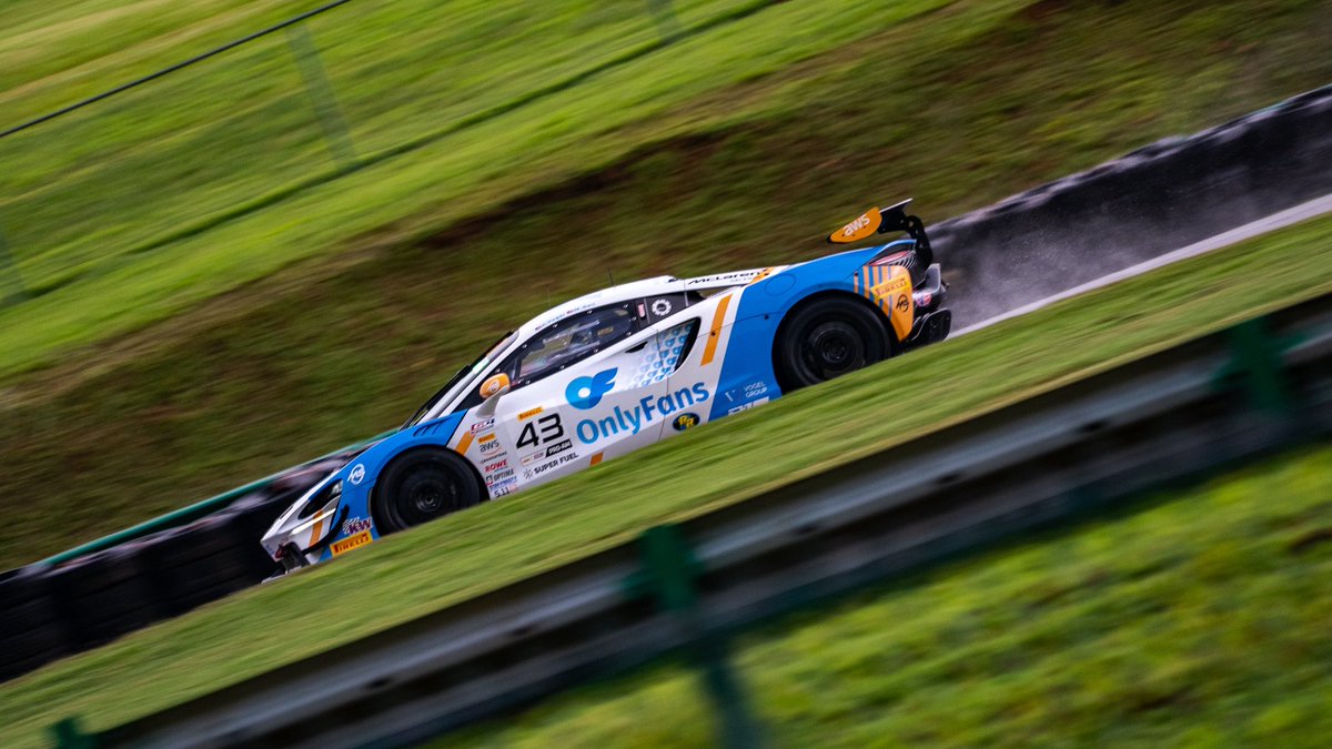 P1Groupe's tweet image. One lap in the dry, four in the wet — and that was all she wrote for Race 1 here at @VIRNow ⛈️ We go 🟩 for Race 2 tomorrow at 11:25am. @OnlyFans 4️⃣3️⃣

#onlyfans #onlyfansracing #motorsports #racing #omsrace #mclaren #mclarenorlando #mclarencustomerracing 
#gt4 #p1groupe