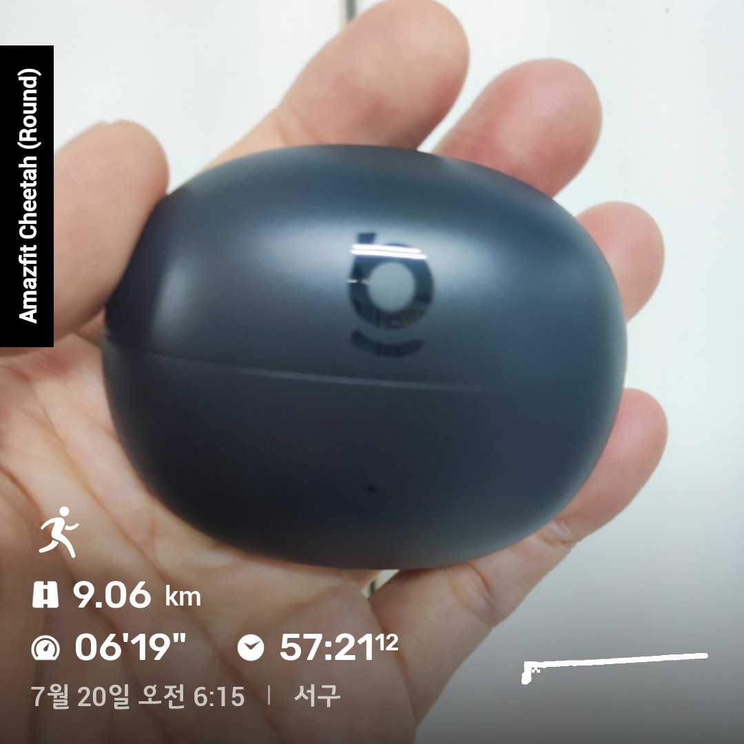 Pharm_N_Run's tweet image. 7월 20일 달리기🏃‍♀️🏃🏃‍♂️

오늘은 어제랑 비슷하게 뛰었다고 생각했는데 무자게 힘드네요~

습도가 높은데 온도가 25가 넘으면 답이 없는 것 같아요.

그래도 오늘은 어제보단 사람이 더 많았습니다. 따봉도 몇번 나눴네요!

오늘 점심은 들깨 삼계탕을 먹어보려 합니다!

좋은 주말입니댜👋👋
