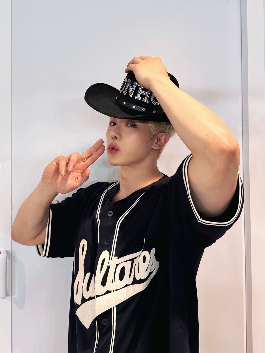 official__wonho's tweet image. Monterrey, fue un placer. ¡Hasta pronto! 🇲🇽
#원호 #WONHO