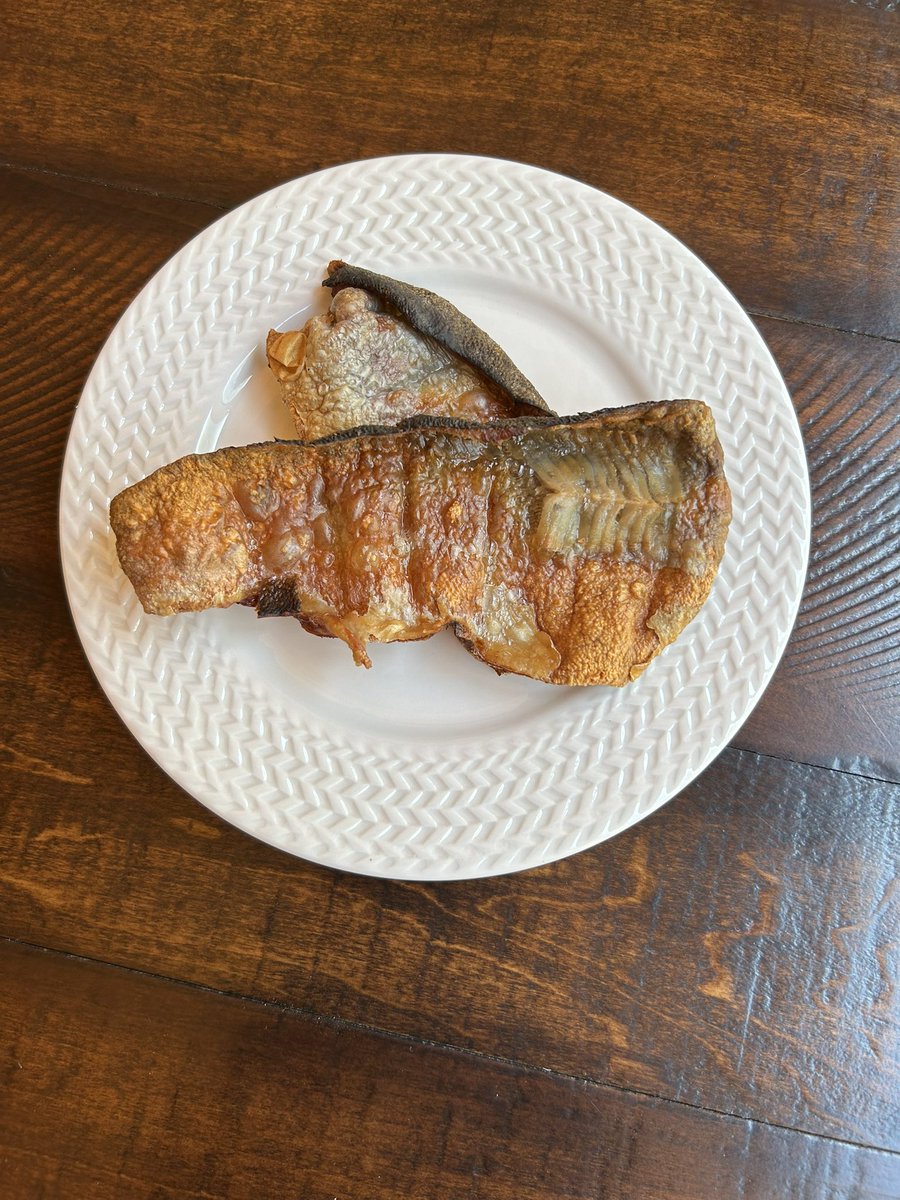 EphieBernstein's tweet image. I never met a crackling I did not like.
It is not just beast or fowl that can provide them but certain fish as well.
Toasting up the skin of a smoked trout is particularly nice.
