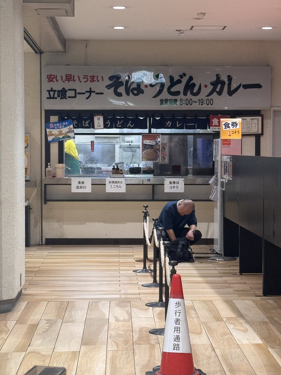 Kira_LEGEND's tweet image. シモンぬさんと合流して、朝からバスカレー
開店待ちで挑みましたwww