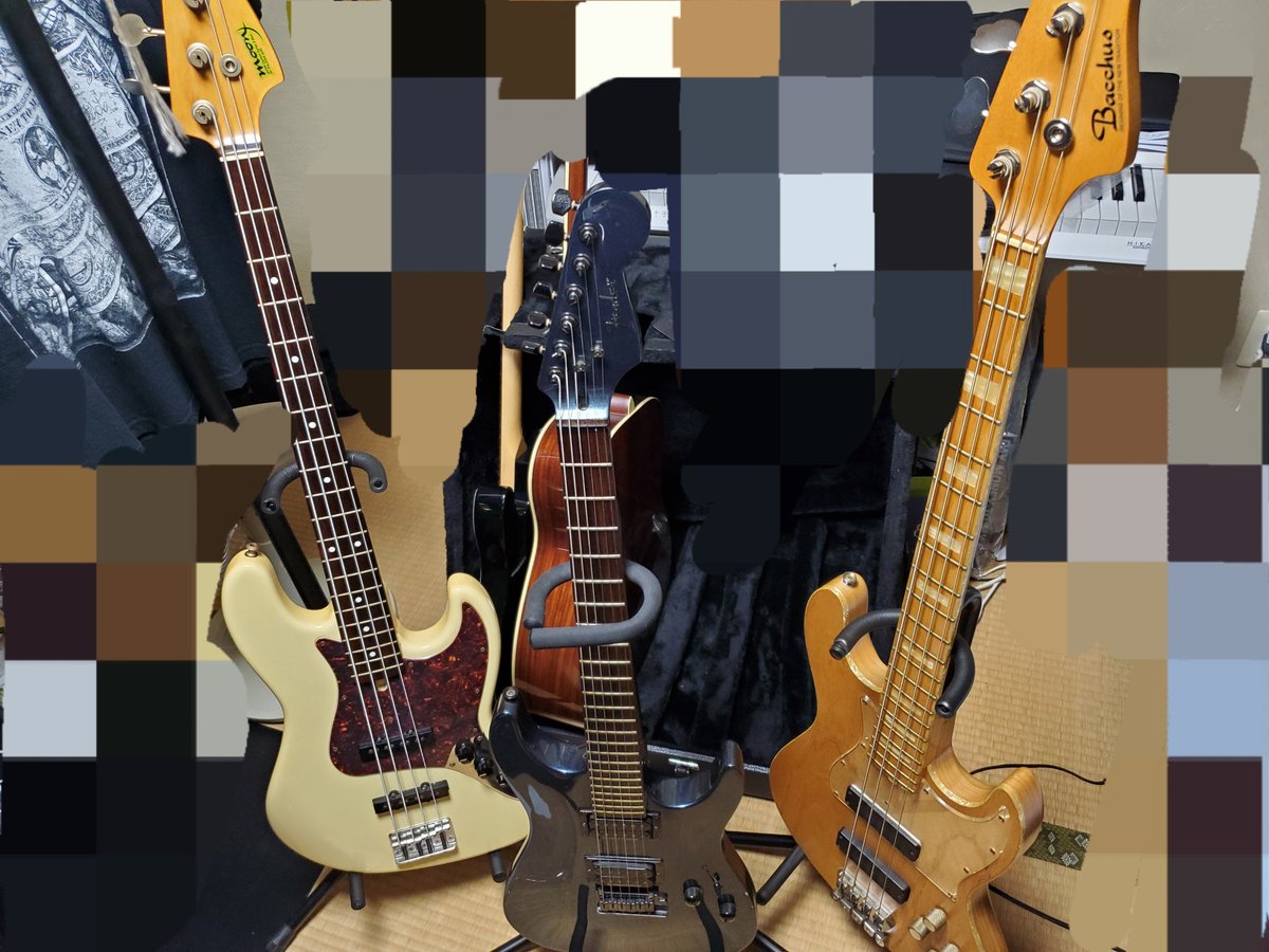 My new gear🥳

いつもMixマスタリングなどしていただいてるじじさん<a href="/technopolynica/">じじ</a> からベースとギター譲っていただきました！じじさん本当にありがとう🥲

これからの作曲やライブでも使います！
ベース初めて触ったけどおもったよりムズい！