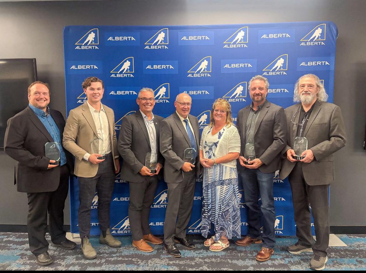 🏆 We’re honoured to be named Hockey Alberta’s 2025 Association of the Year!
Huge thanks to our incredible board, volunteers &amp; community — this is YOUR win!
💙 Thank you, <a href="/HockeyAlberta/">Hockey Alberta</a>!
#CMHAProud #AssociationOfTheYear #CochraneMinorHockey