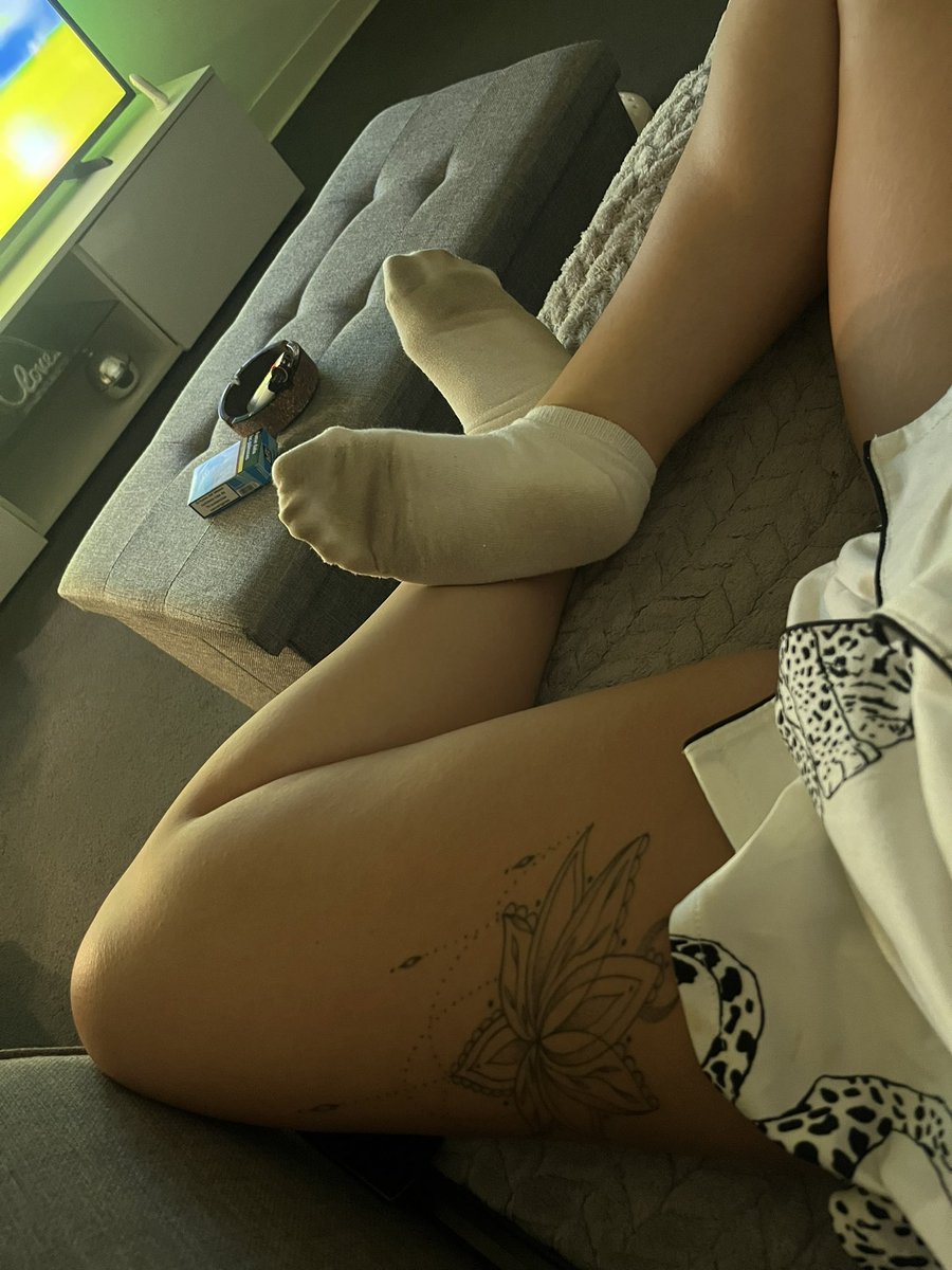 Perfectly dirty for your foul mouth.. open wide.. or do you want a big sniff 👃🏼 first? 

Feet dirty socks Findom •